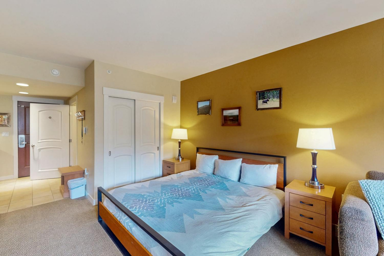 Bedroom 3, Ski-In Ski-Out Modern Mountain Condo, Grand