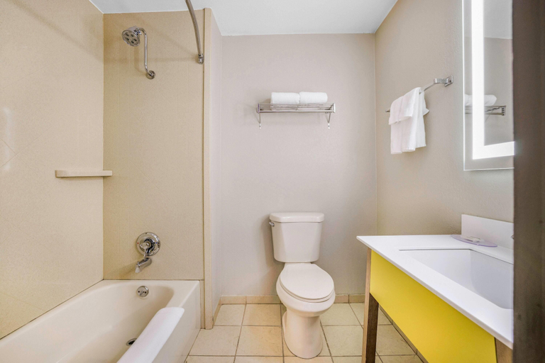 Bathroom 4, Days Inn by Wyndham Cortez, Montezuma