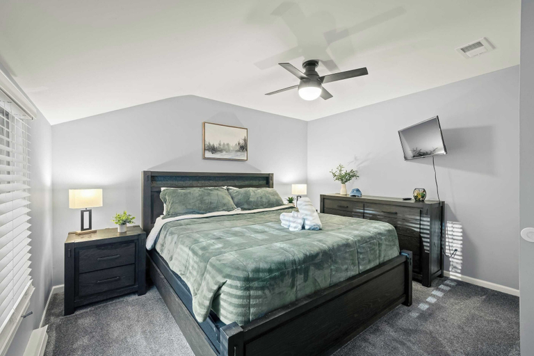 Bedroom 3, Lakeside Haven Ping Pong, Fire Pit & Mins to Big Boulder & Lake Harmony, Carbon