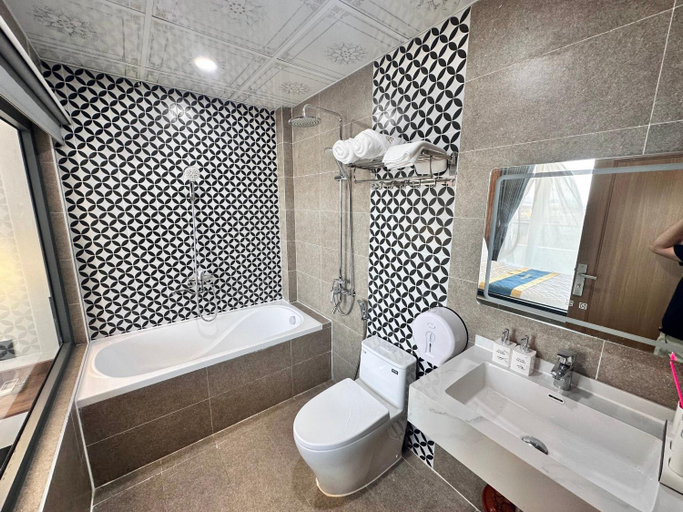Bathroom 4, Hotel Phi Hung, Da Nang