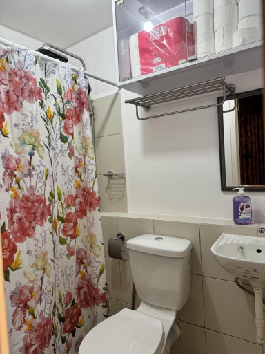 Bathroom, Deca Suites 946, Pasig City