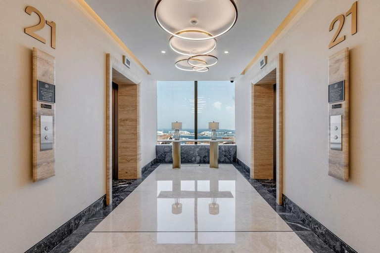 Others 5, Ultra Luxury Palm Tower with Shared Hotel Facilities, Dubai