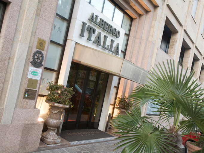Others 5, Albergo Italia, Novara