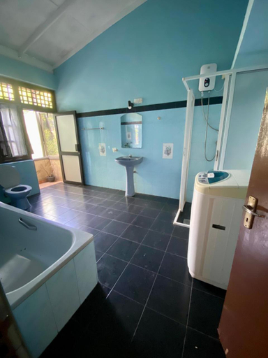 Bathroom 3, Noahs Ark Homestay, Moratuwa
