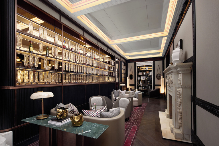 Food & Drinks 4, Haig Court, Shanghai