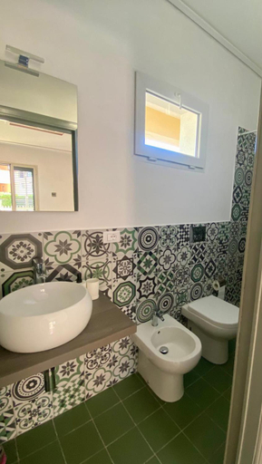 Bathroom 2, La Logghia rooms, Syracuse