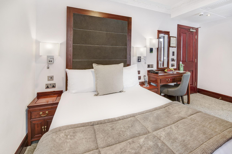 Bedroom 2, Gem Fitzrovia Hotel, London