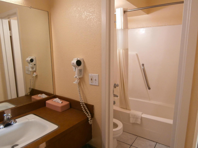 Bathroom, Americas Best Value Inn St. George, SC, Dorchester