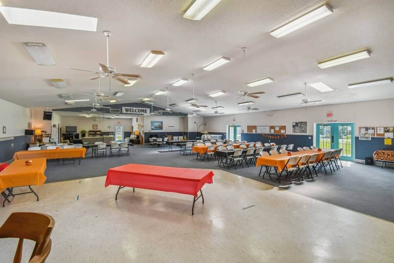Food & Drinks, 2 Bed Cozy Home, Dade City, Pickle Ball, Pasco