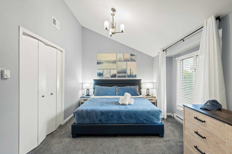Bedroom 4, Lakeside Haven Ping Pong, Fire Pit & Mins to Big Boulder & Lake Harmony, Carbon