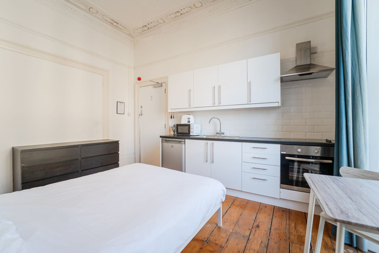 Bedroom 3, No 3 Georgian Shared House - By Clifton Short Lets, Bristol