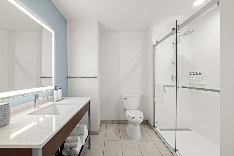 Bathroom 5, EVEN Hotel PORTLAND - BEAVERTON by IHG, Washington