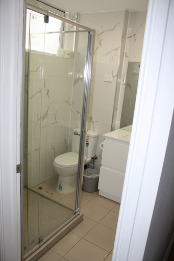 Bathroom 5, Coburg Motor Inn, Melbourne