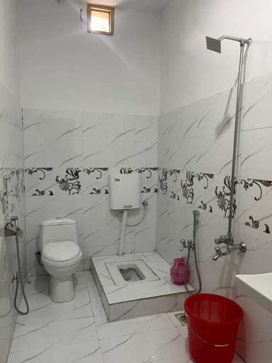 Bathroom 3, Galiyat Inn Hotel, Balakot by LMC, Hazara