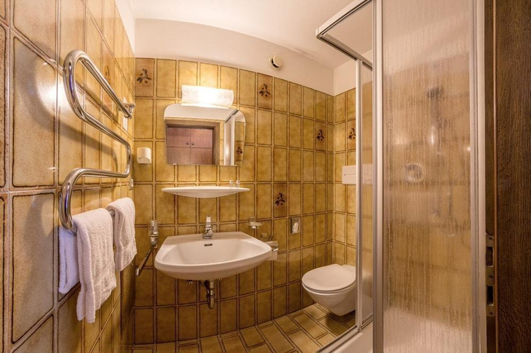 Bathroom 4, Hotel St. Pankraz, Bolzano