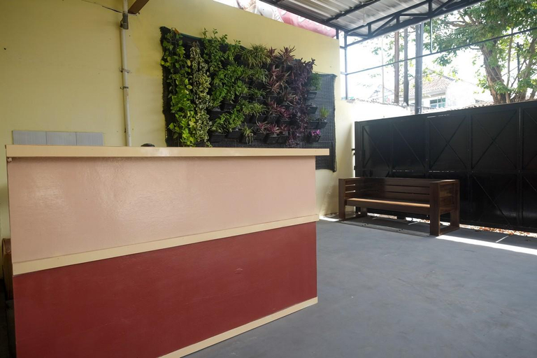 Others 3, RedDoorz near Tirtonadi Park Solo, Solo