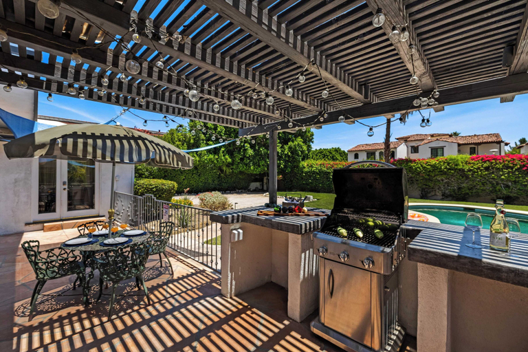 Food & Drinks 5, Dandelion by Avantstay Pool, 0.2mi to Downtown!, Riverside