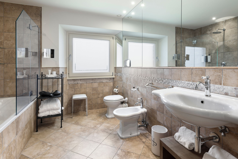 Bathroom 5, LHP Certaldo Resort, Siena