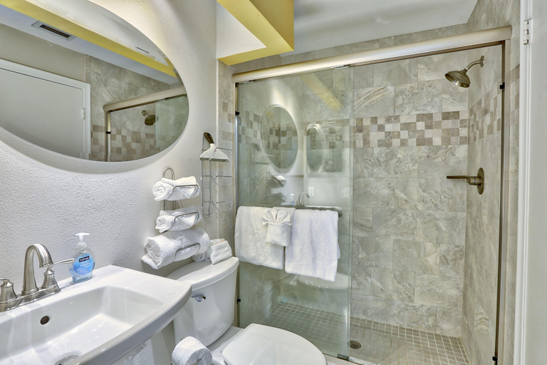 Bathroom 4, Vista Verde East 250, Pinellas