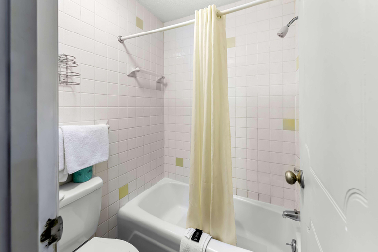 Bathroom 5, Americas Best Value Inn Marion, OH, Marion