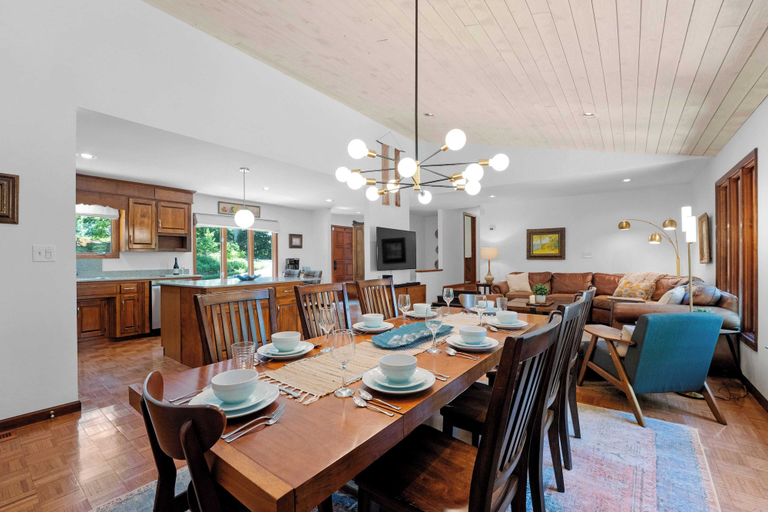 Food & Drinks 4, Shady Daze: Waterfront Home w/ Deck, Hot Tub & Lake Views, Catawba