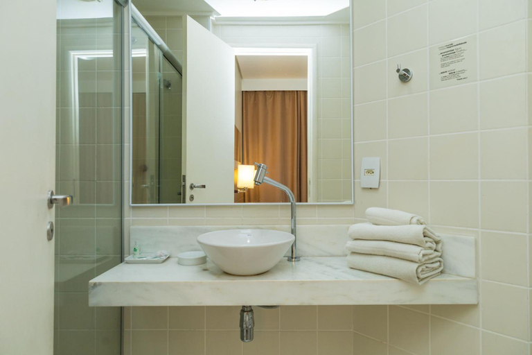Bathroom 3, Golden Suite Hotel, Campinas