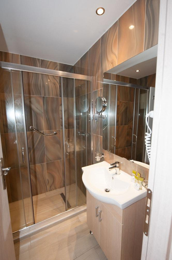 Bathroom 3, Porto Demo Hotel, Ionian Islands