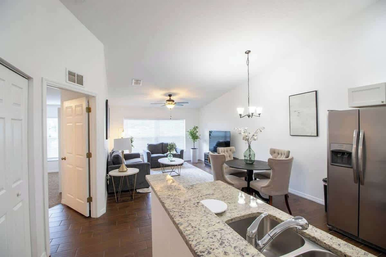 Others 5, Entire Modern Home in Dade City, Pasco