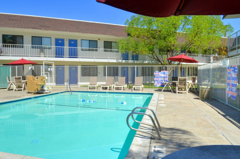 Sport & Beauty 2, Motel 6 Santa Nella Los Banos Interstate 5, Merced