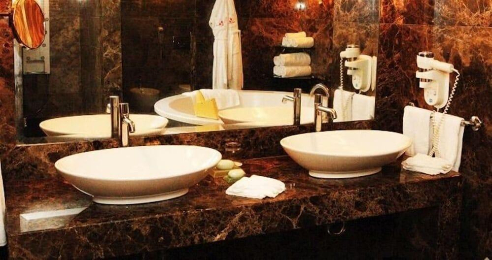 Bathroom 3, Regency Palace Hotel, Kasrouane