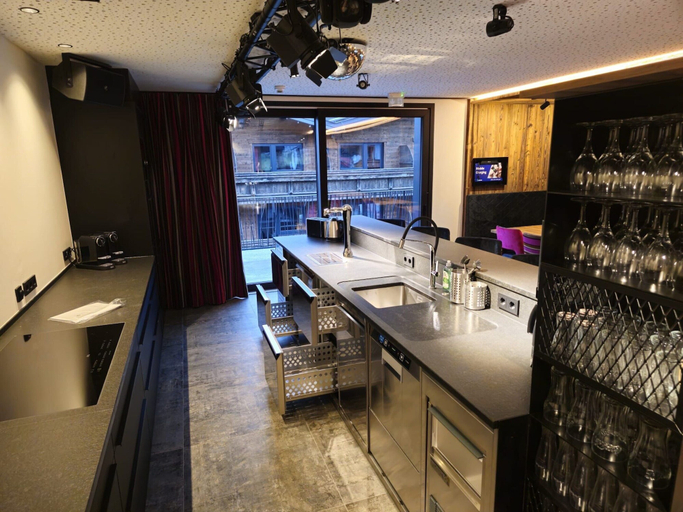 Private kitchen 2, Chalet in Zillertal Near Ski Slopes & Whirlpool, Schwaz