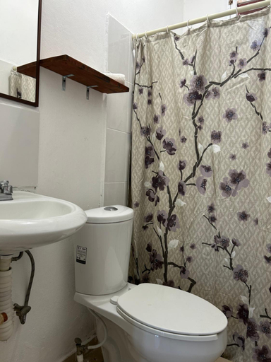Bathroom 3, Casa Nayeeche, Hospedaje & Dive Center, Dist. Pochutla