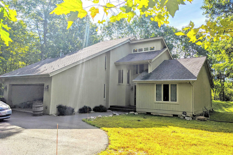 Exterior & Views 2, Mountain Hideout by Avantstay Game Room + Deck, Carbon