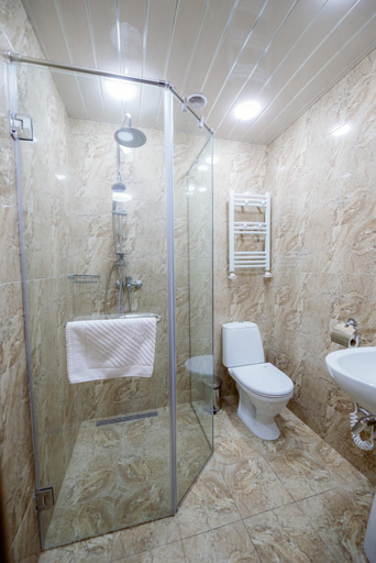 Bathroom 2, Mashtots Avenue Hotel, Yerevan