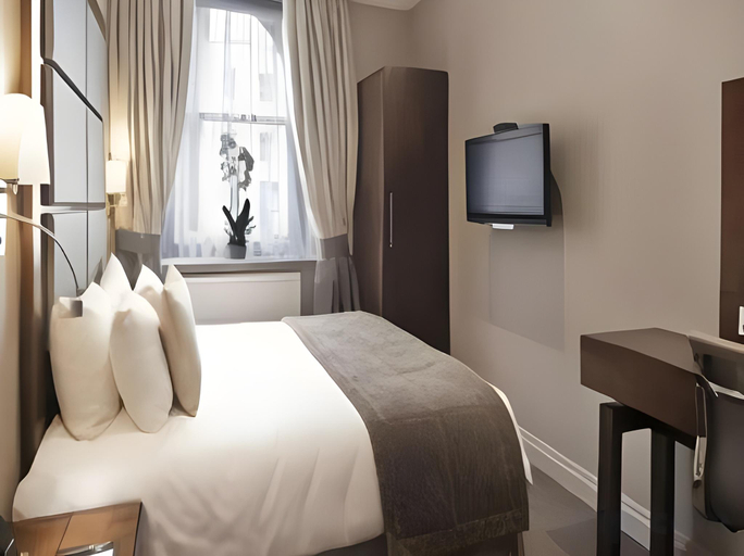 Bedroom 2, Gem Langham Court Hotel, London