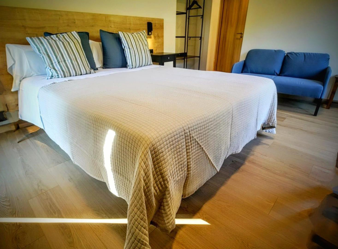Bedroom 4, Hotel Casa Peix, Huesca