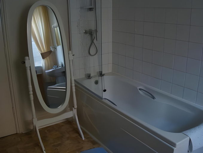 Bathroom 3, Cleasewood Guest House, Norfolk