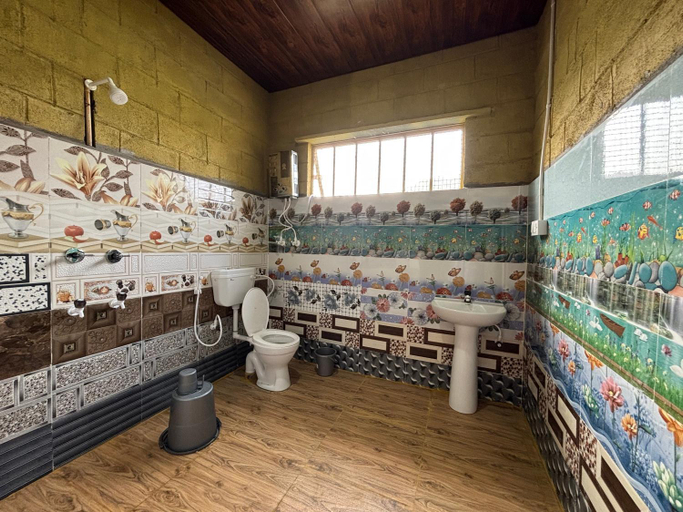 Bathroom 3, Mowgli's Cafe Hampi & Guest House, Koppal