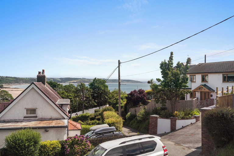 Room 2, Melbourne - Sea Views and Parking, Pembrokeshire