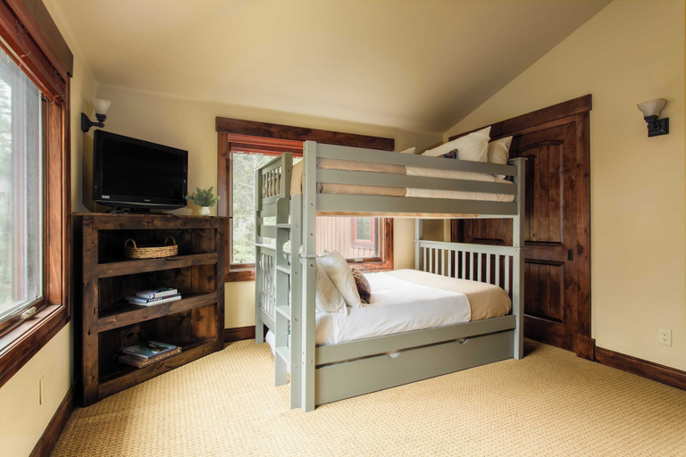 Bedroom 4, Peak 8 by Avantstay Spacious Modern Cabin w/ Hot Tub & Views, Summit