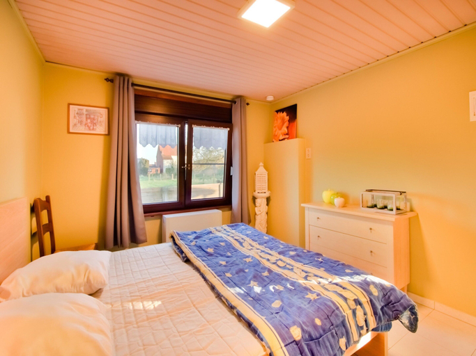Bedroom 2, Holiday Home in Hollebeke With Private Garden, Hainaut
