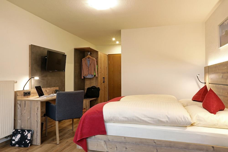 Bedroom 3, Landhotel Albers, Hochsauerlandkreis