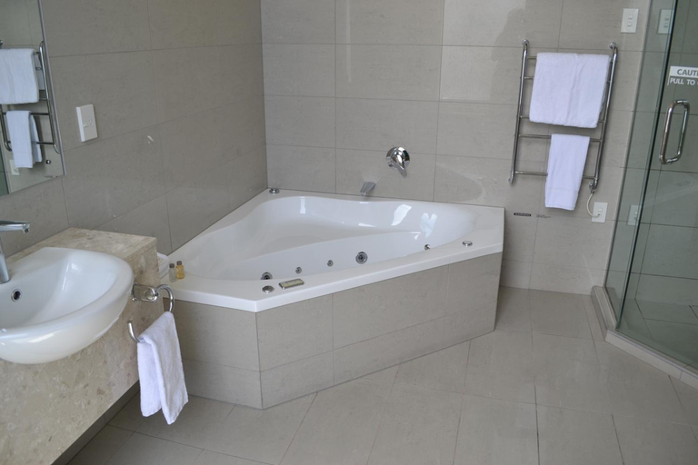Bathroom 4, Brydone Hotel Oamaru, Waitaki
