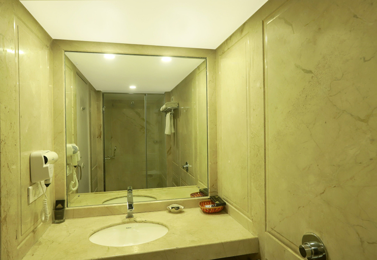 Bathroom 4, Kohinoor Executive, Pune