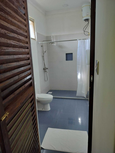 Bathroom 5, Andy's Inn Michamvi, Kati