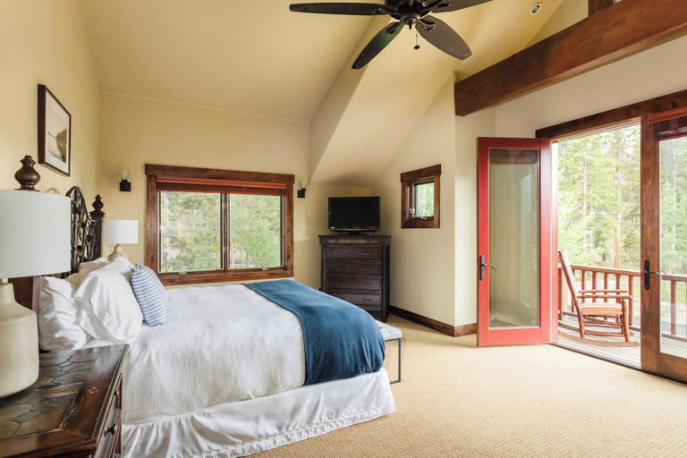 Bedroom 3, Peak 8 by Avantstay Spacious Modern Cabin w/ Hot Tub & Views, Summit