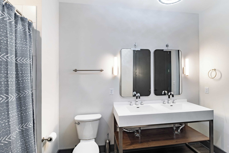 Bathroom 4, Downtown Nashville 2BR Condo Balcony & Parking Near Broadway, Davidson