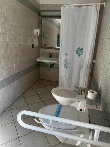 Bathroom 3, Hotel San Francesco, Foggia