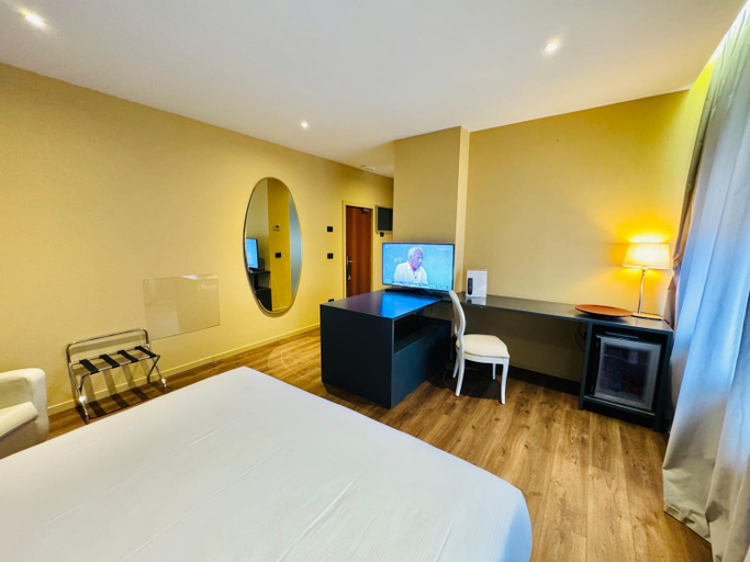 Others 5, Hotel Pex Mantova, Mantua