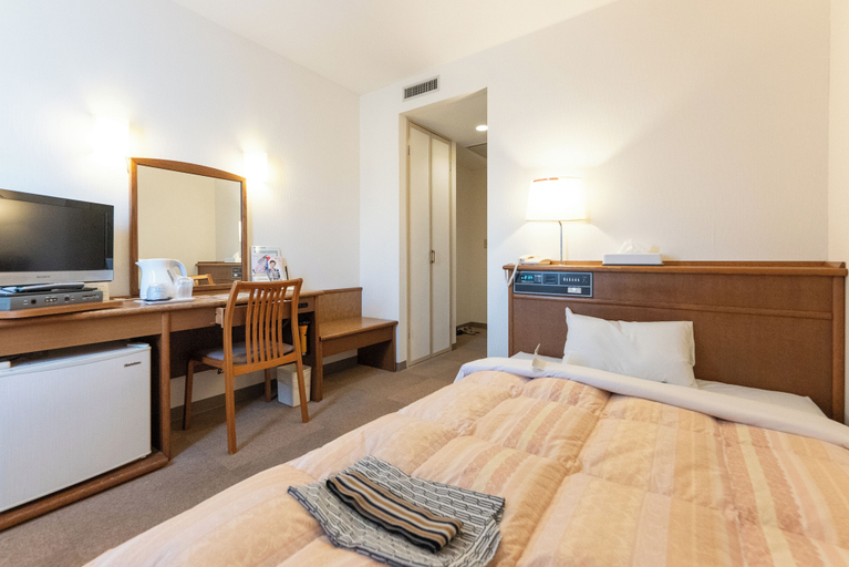 Bedroom 3, Tendo Central Hotel, Tendo